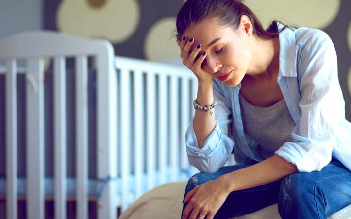 02-irritable-Silent-Signs-You-Could-Have-Postpartum-Depression_458257285-lenetstan-ft