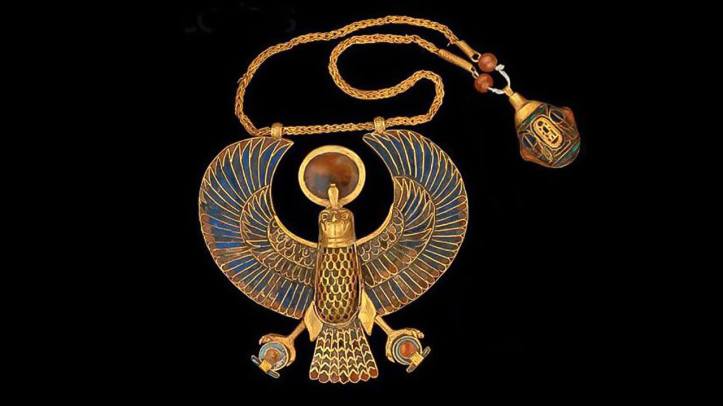 Necklace-with-falcon-pendant-Tutankhamun-The-Egyptian-Museum-Cairo
